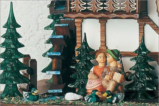 23" Musical Kissing Couple Eight Day German Cuckoo Clock