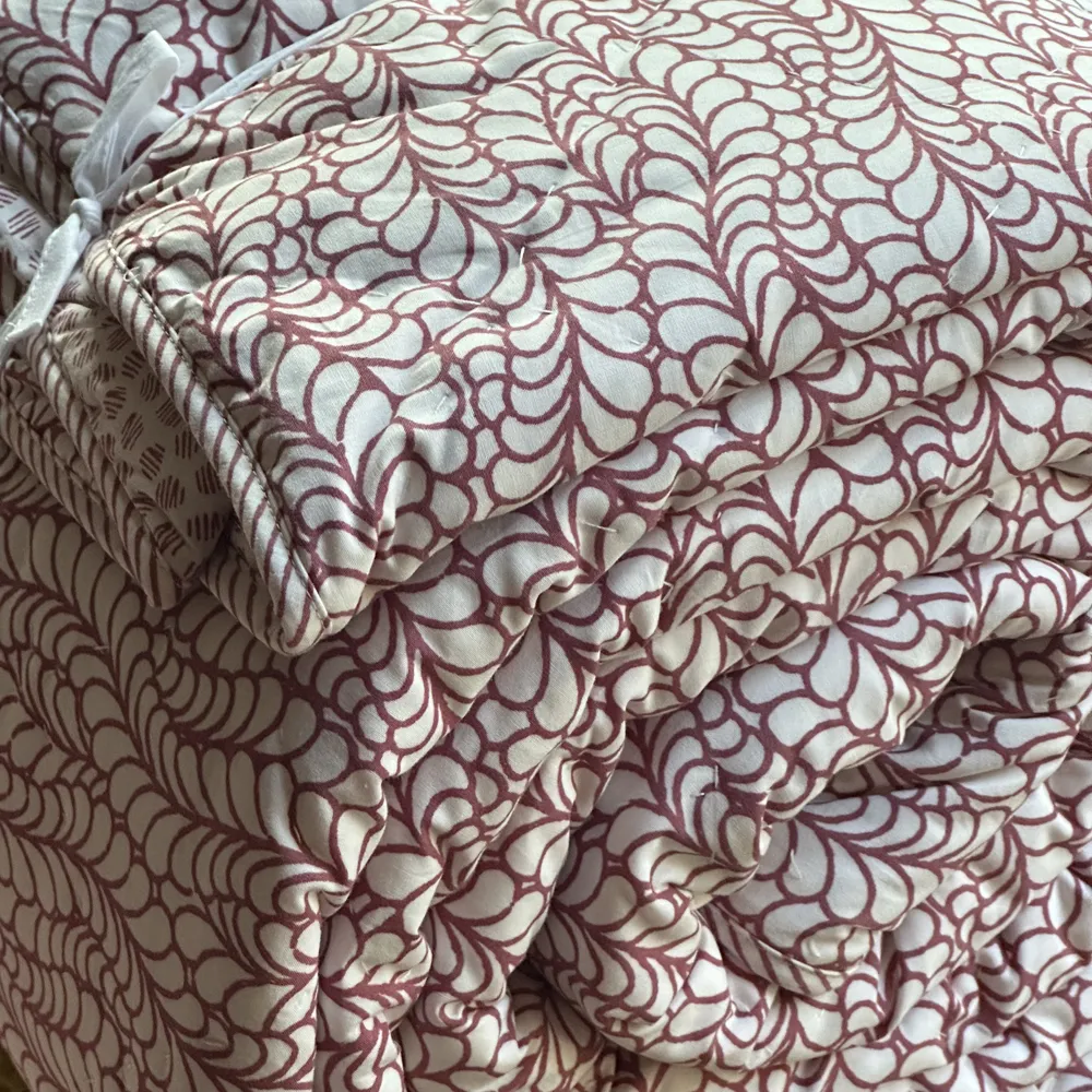 Rasa Block Printed Quilt in White Late Bel & Red