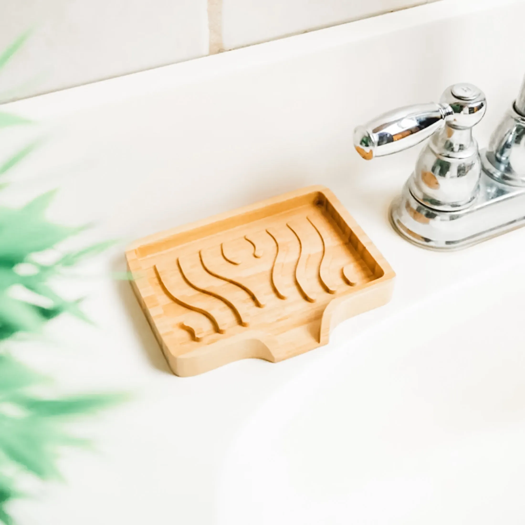 Wavy Lift Bamboo Soap Dish